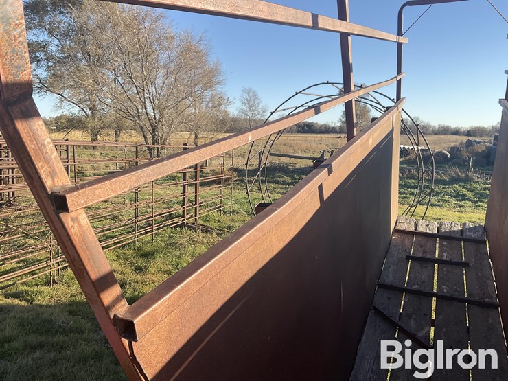 portable-livestock-chute-image-11