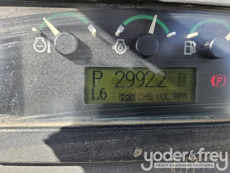 2015-deere-450j-image-35