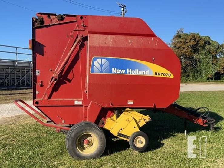 2010-new-holland-br7070-image-5