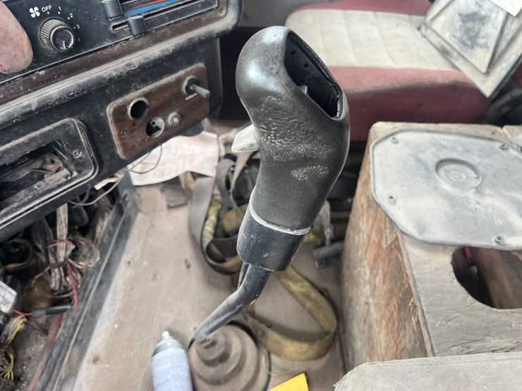 #1633-•-1995-freightliner-usf-1e-sleeper-cab-truck-tractor-image-79