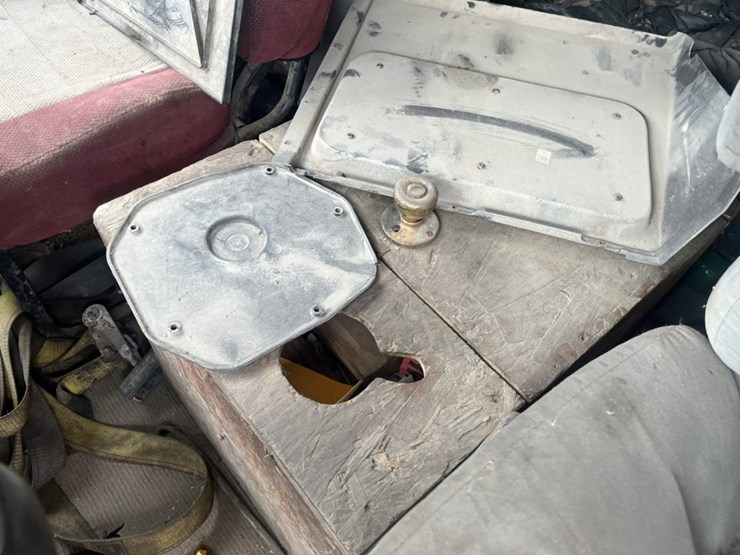 #1633-•-1995-freightliner-usf-1e-sleeper-cab-truck-tractor-image-85