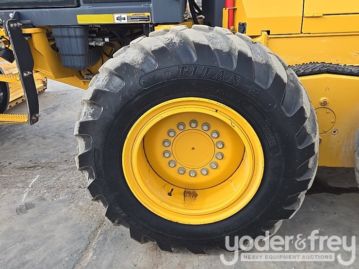 2017-deere-872g-image-71