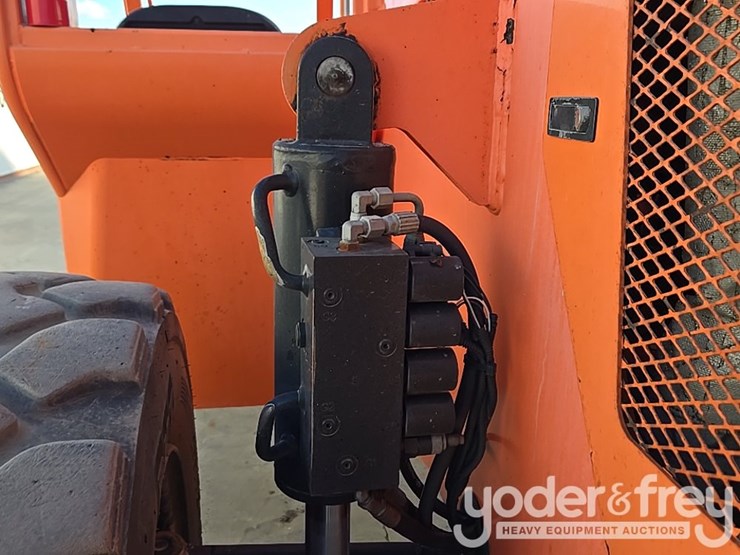 2016-sky-trak-8042-image-53