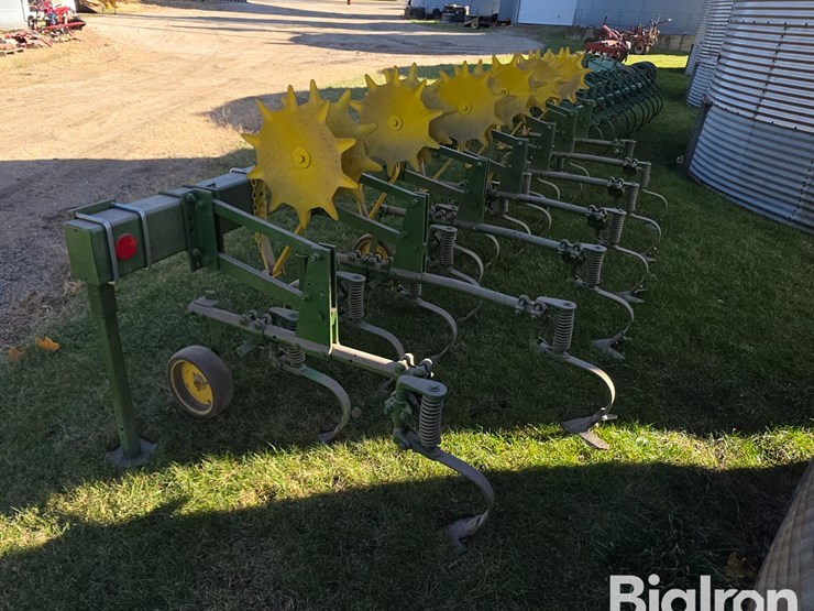 john-deere-8r30"-cultivator-image-6