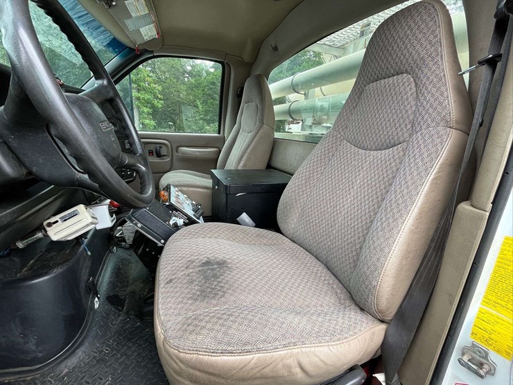 2005-gmc-c8-cable-placer-truck-image-81