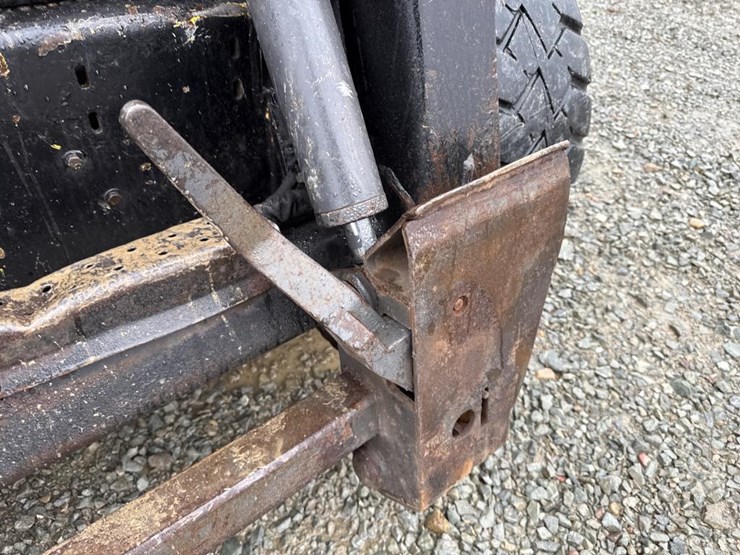 new-holland-lx885-image-11