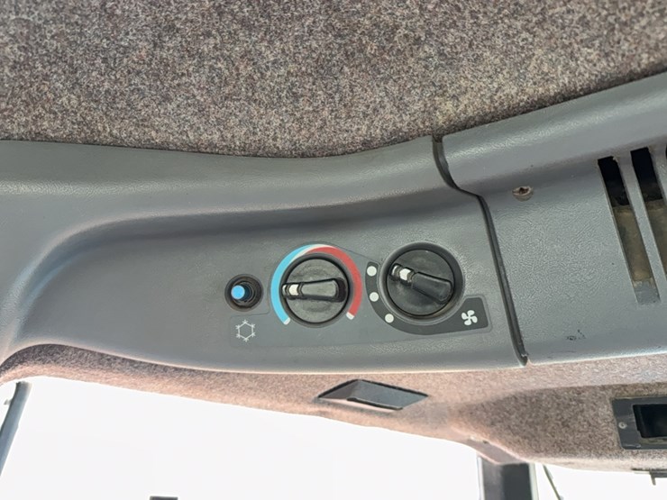 new-holland-8770-image-129