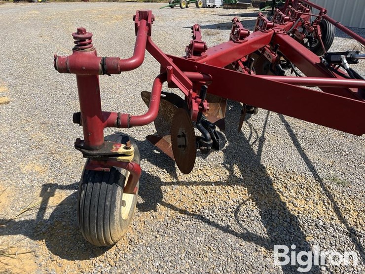 international-720-image-12