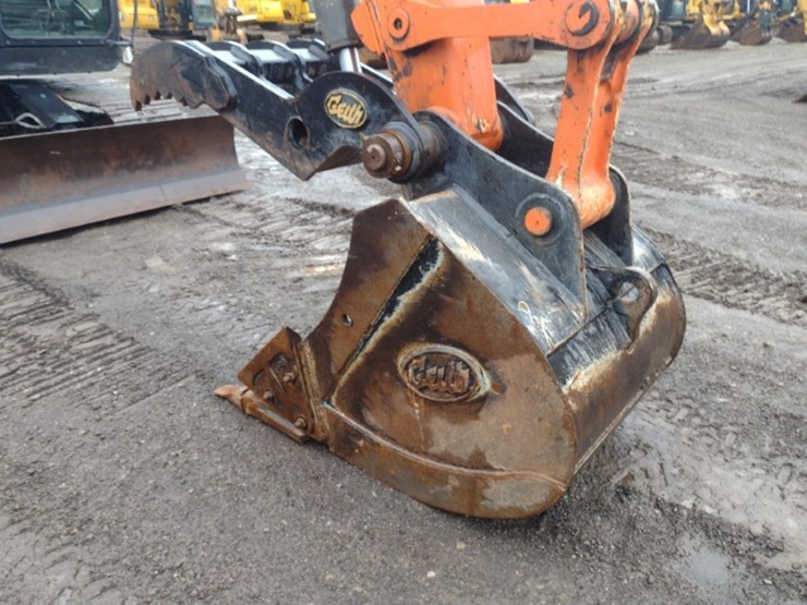 hitachi-zx135us-6-image-17