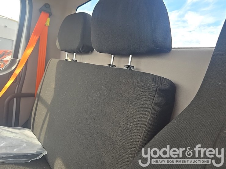 2021-freightliner-m2-106-image-110