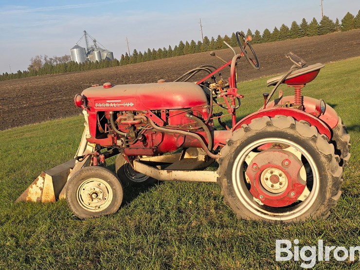 farmall-cub-2wd-tractor-w/loader-image-7