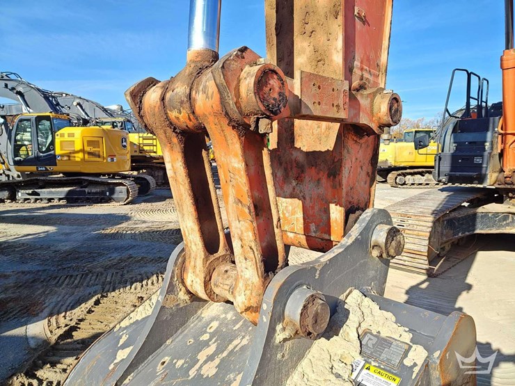 2019-hitachi-zx300-lc-image-40