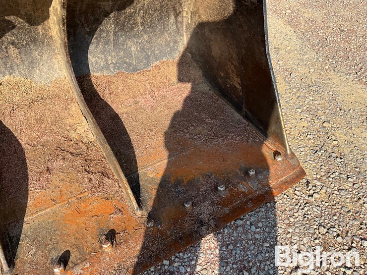 72"-c&p-excavator-bucket-image-17