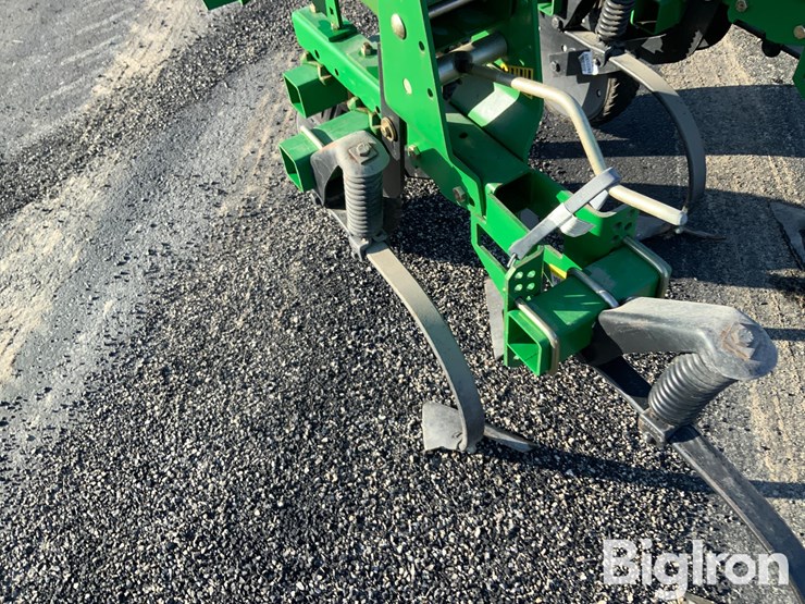 john-deere-16r30"-crop-cultivator-image-16