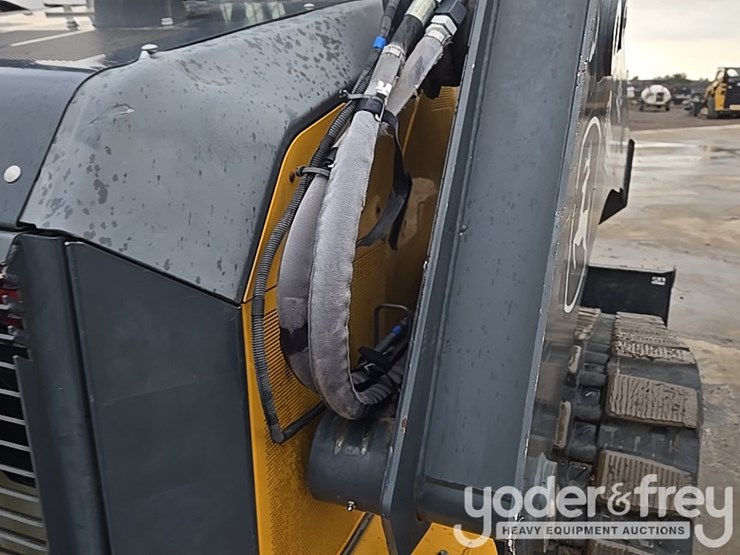 2020-deere-333g-image-34