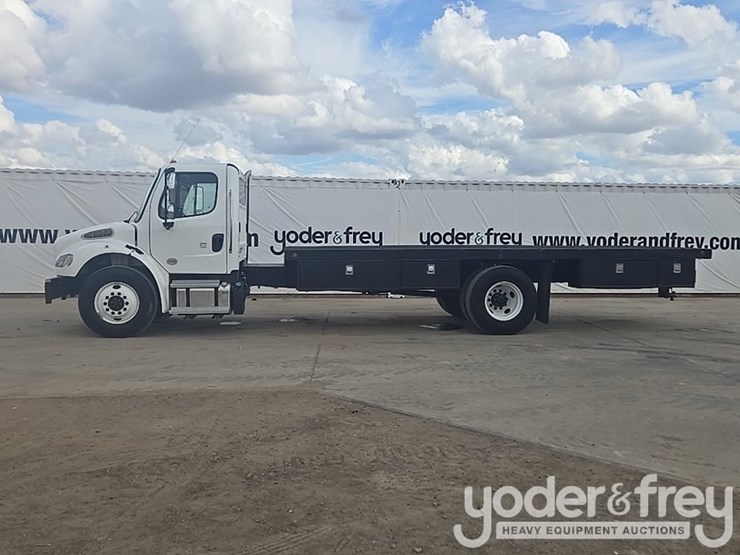 2021-freightliner-m2-106-image-2