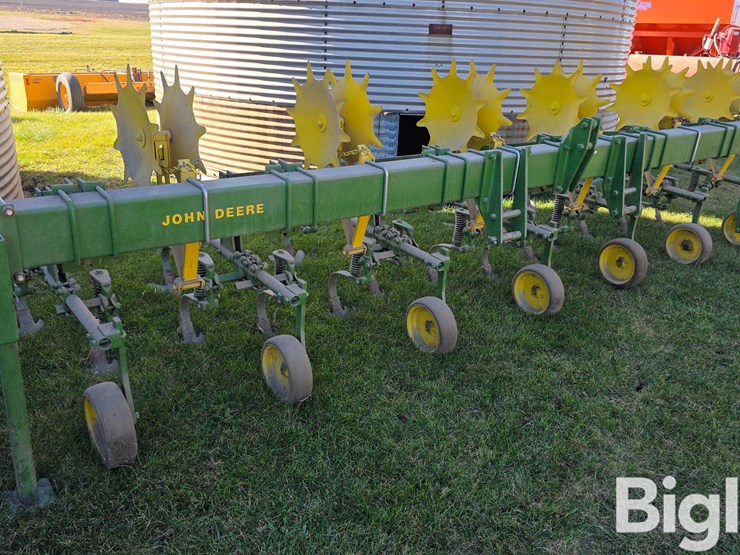 john-deere-8r30"-cultivator-image-2