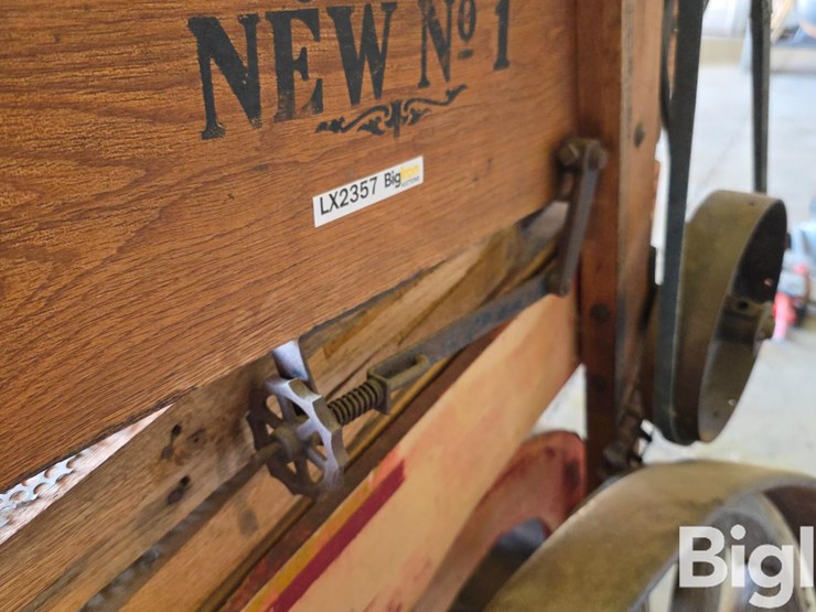 grain-cleaner-&-classic-farm-equipment-image-10