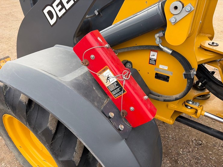 john-deere-324-image-49