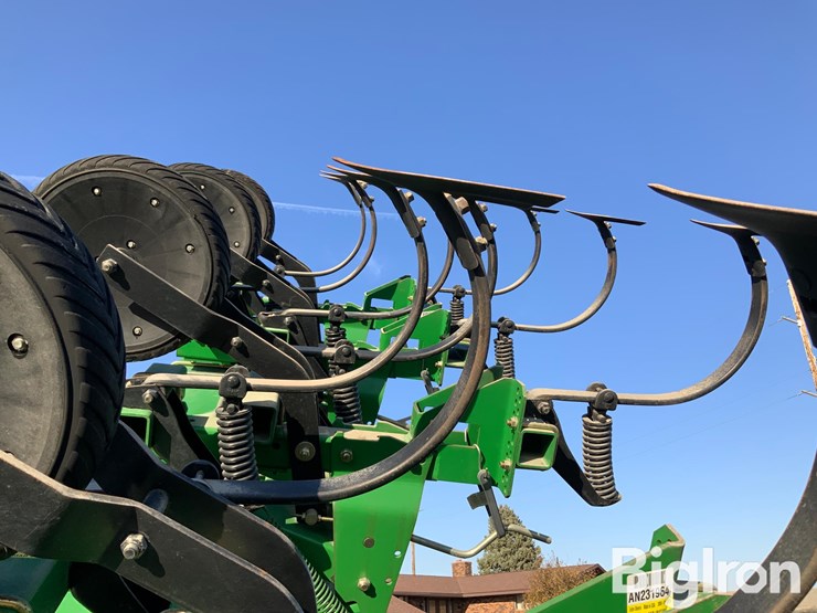 john-deere-16r30"-crop-cultivator-image-12