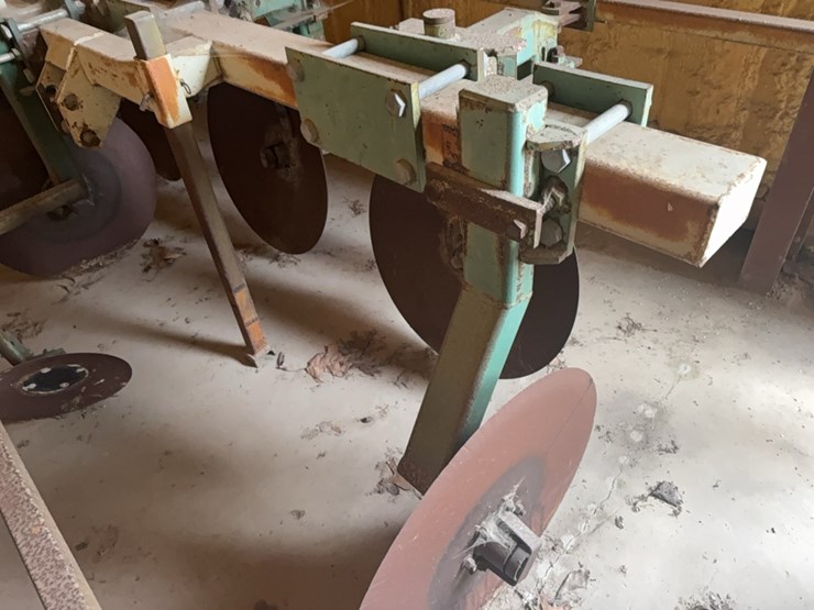 strickland-4-row-sweet-potato-inverting-plow-image-9