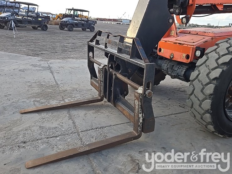 2016-sky-trak-8042-image-9