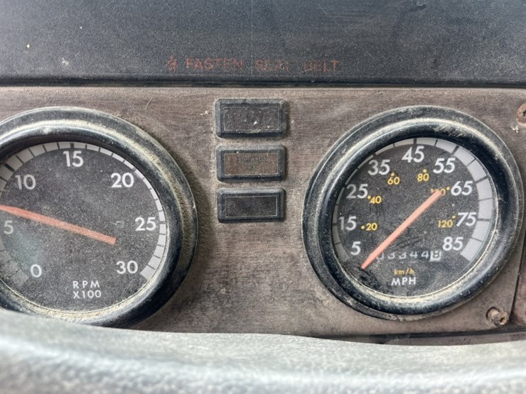 #1633-•-1995-freightliner-usf-1e-sleeper-cab-truck-tractor-image-74