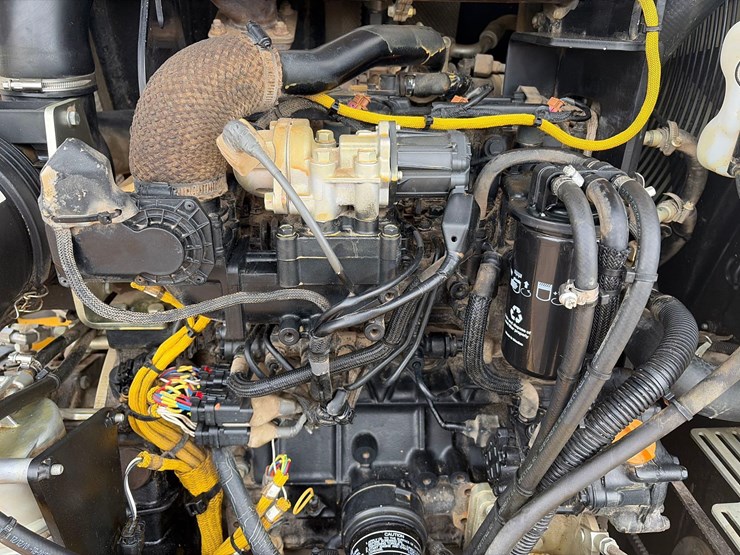 john-deere-324-image-31