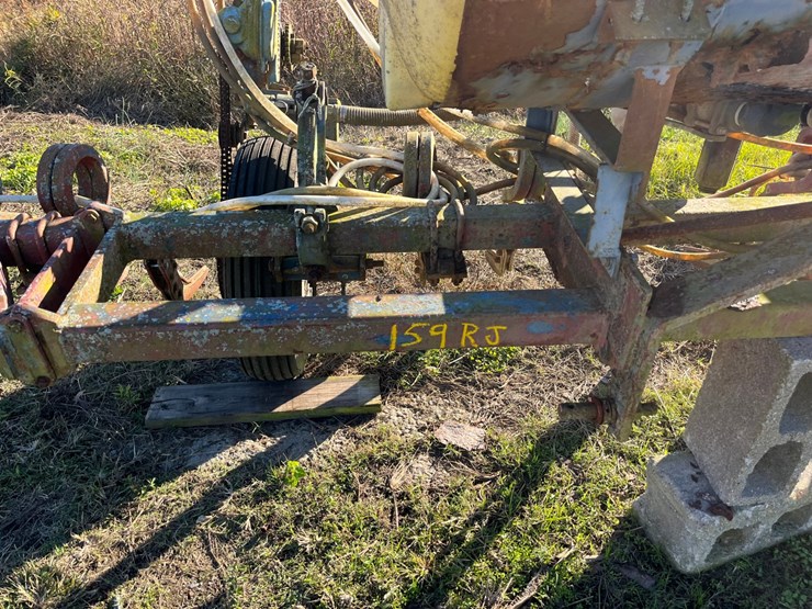 4-row-double-knife-rig-with-john-blue-piston-pump,-on-a-15’-x-3”-x-3”-bar-located-at-276-jonestown-road,-snow-hill-nc-call-252-531-8061-for-more-info.-image-8