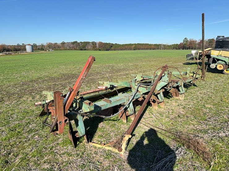 row-bedder---4-row-with-kmc-dirt-door-located-at-107-jernigan-swamp-rd.,-ahoskie,-nc-image-1