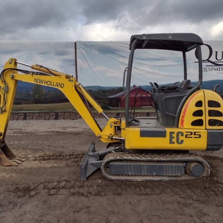 NEW HOLLAND EC25