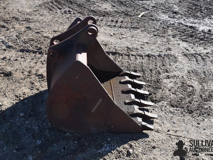 backhoe-bucket-image-3