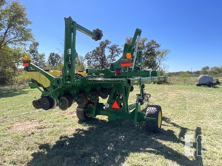 2021-john-deere-1745-image-9