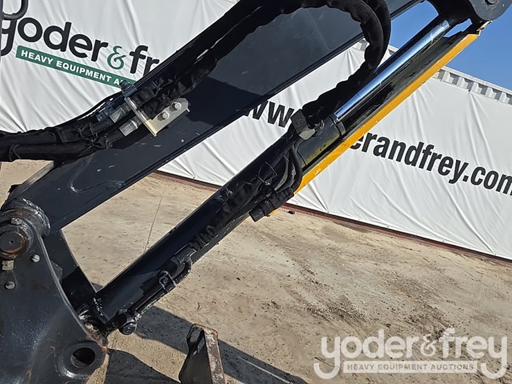 2019-deere-35g-image-41