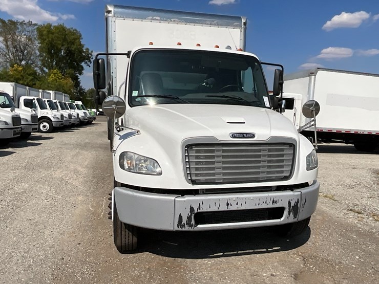 2018-freightliner-m2-106-image-4