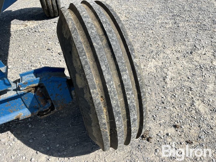 willmar-300-bushel-gravity-wagon-image-10