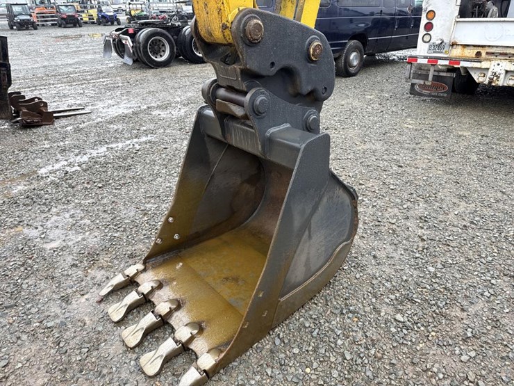 komatsu-pc138us-image-12