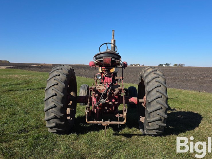 farmall-560-2wd-tractor-image-6