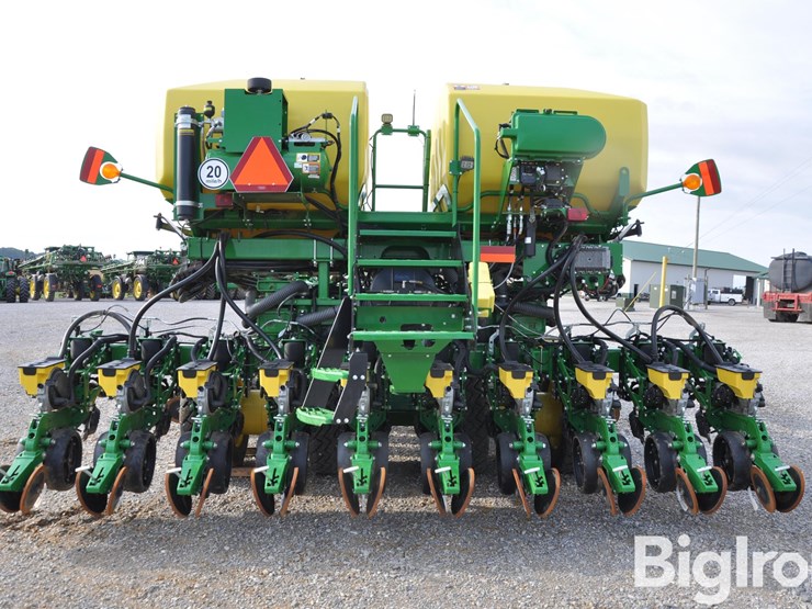 2022-john-deere-db60-image-4