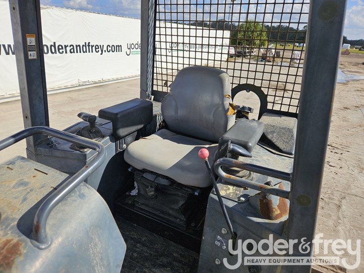 2015-deere-450j-image-29