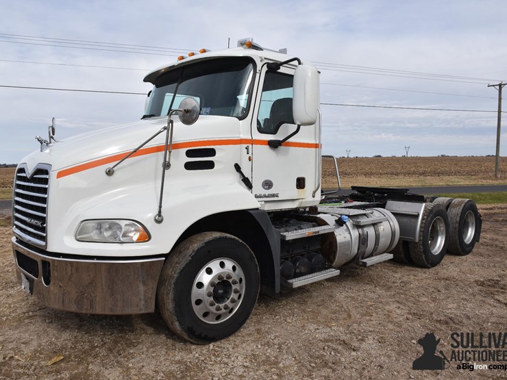 2011-mack-cxu613-t/a-truck-tractor-image-1