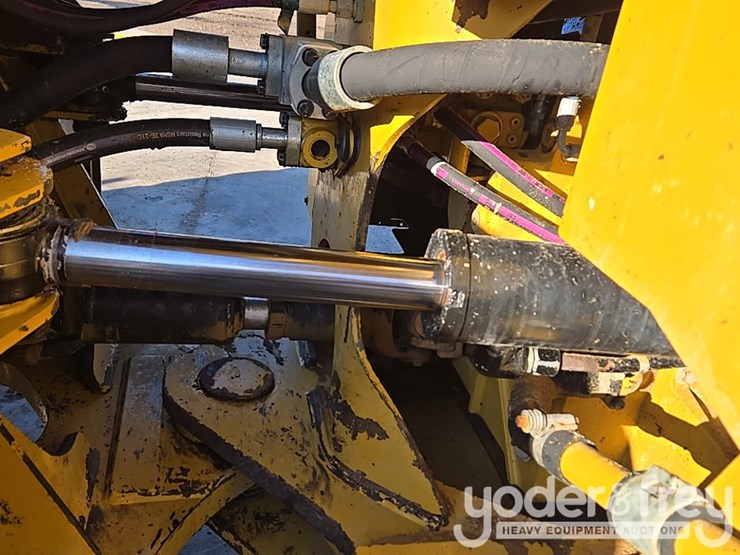 2016-caterpillar-950m-image-39