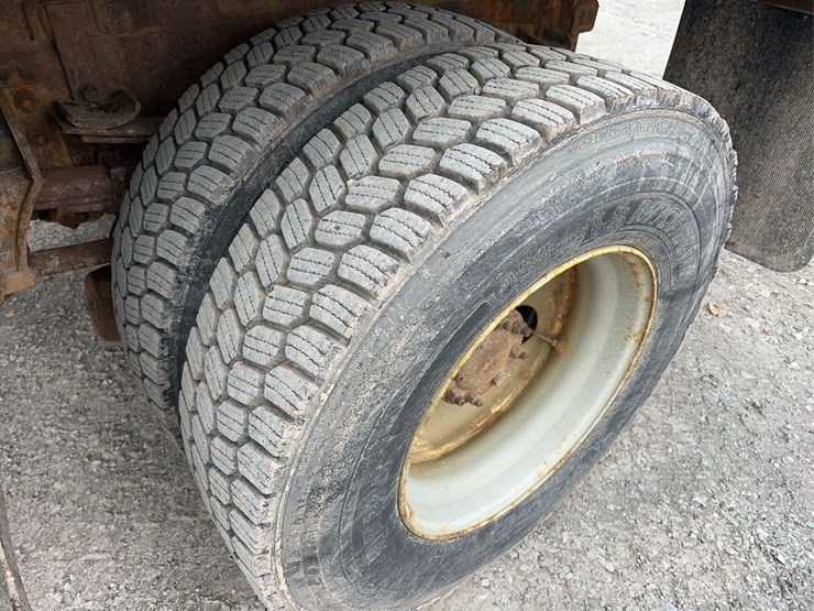 2010-international-7400-image-10