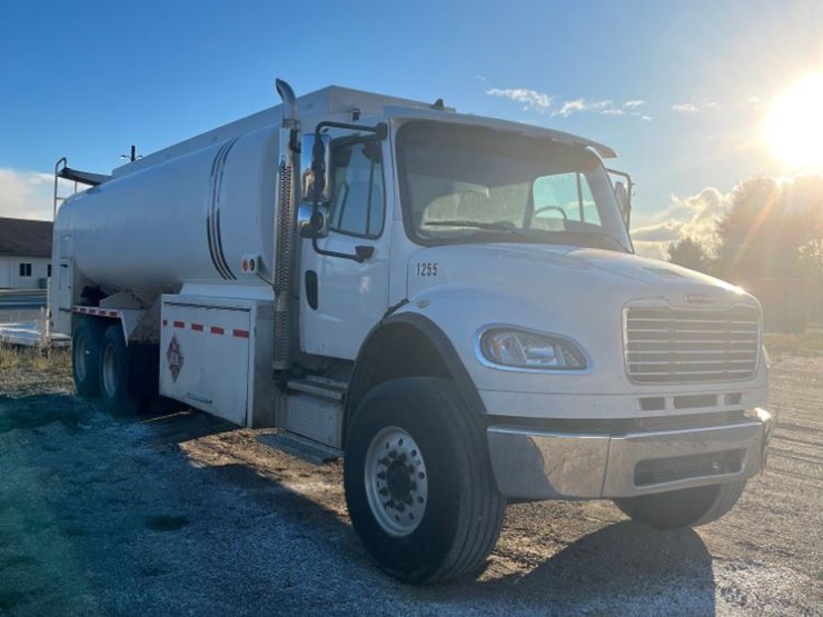 2013-freightliner-fuel-delivery-truck-(dr12679-unit-1255)-image-2