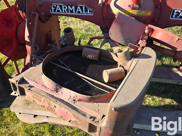 1937-farmall-f-20-2wd-tractor-image-12
