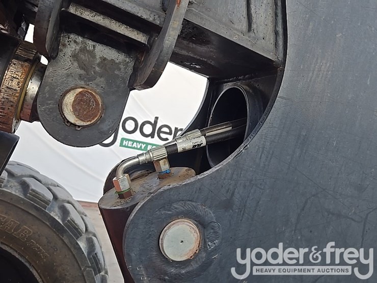 2016-sky-trak-8042-image-65