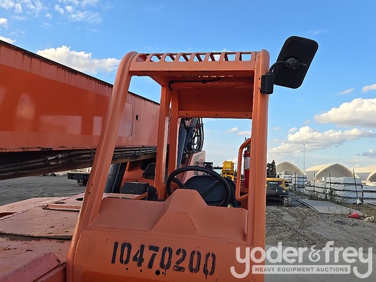 2016-sky-trak-8042-image-110