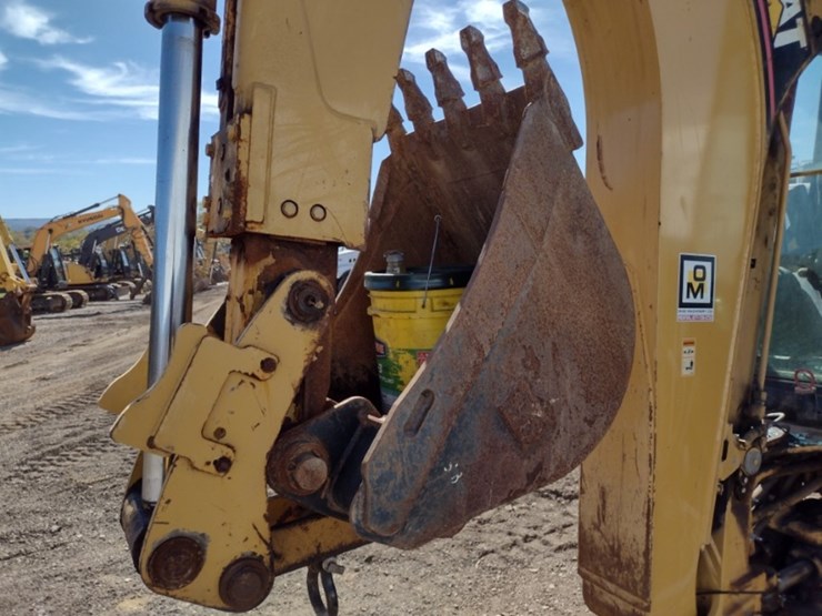 caterpillar-420d-image-33