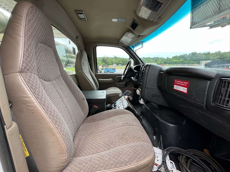 2005-gmc-c8-cable-placer-truck-image-72