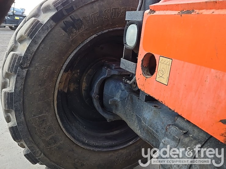 2016-sky-trak-8042-image-43